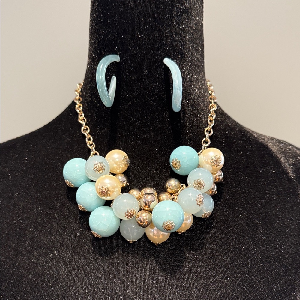 Paparazzi Gold and Aqua Beaded Necklace Set with cosmetic bag - Picture 2 of 2